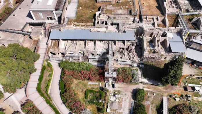 Pompei, crolla una parte dell’insula Meridionalis: l’effetto del sisma ai Campi Flegrei si fa sentire fino agli scavi