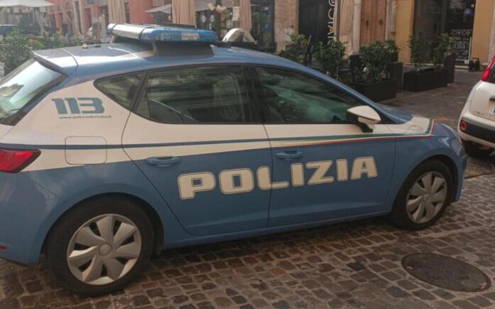 Napoli, Corso Arnaldo Lucci: aggredisce madre e compagna per soldi. Arrestato 57enne