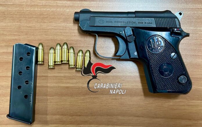 Napoli, Villaricca: 24enne incensurato arrestato con pistola rubata sotto al volante