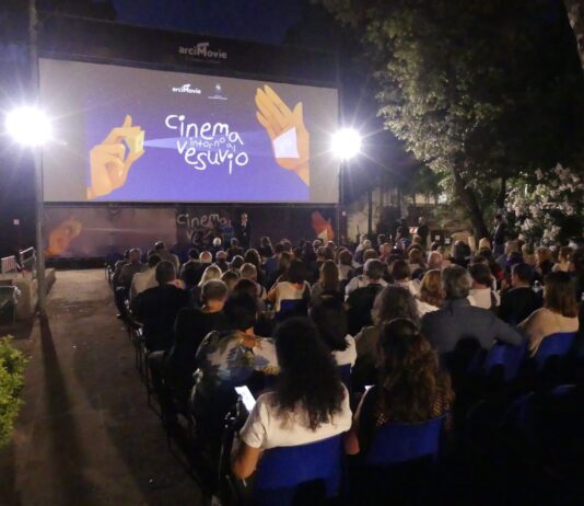 “Cinema intorno al Vesuvio”: a San Giorgio a Cremano l’Arena di Arci Movie apre con Martone e Golino