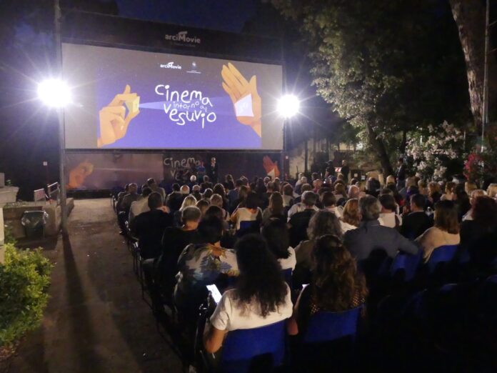 “Cinema intorno al Vesuvio”: a San Giorgio a Cremano l’Arena di Arci Movie apre con Martone e Golino