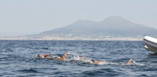 Nuoto di fondo: festa internazionale per la prima Capri-Torre del Greco