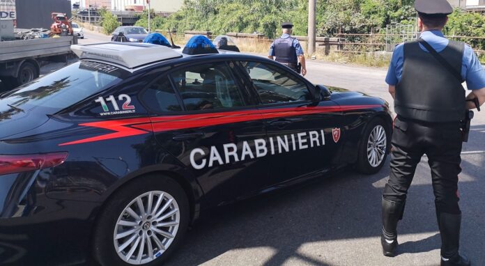 Giugliano in Campania, 47enne salvato dai carabinieri: era a terra in fin di vita