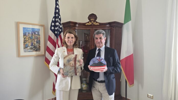 Castellammare, il Sindaco Vicinanza incontra la Console USA: al centro del dialogo il ritorno del Doriforo