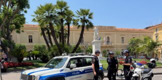 Sorrento, tenta di truffare un’anziana: arrestato grazie al pronto intervento della polizia locale