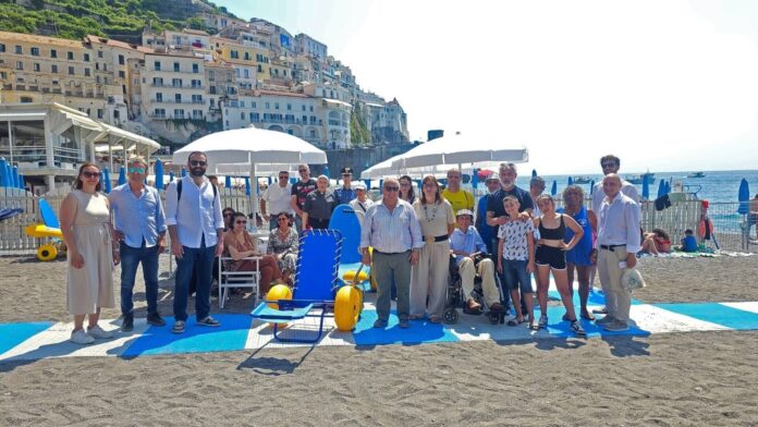 Ad Amalfi il mare è davvero “per tutti”: inaugurata la spiaggia attrezzata per persone con disabilità Ad Amalfi il mare è davvero “per tutti”: inaugurata la spiaggia attrezzata per persone con disabilità