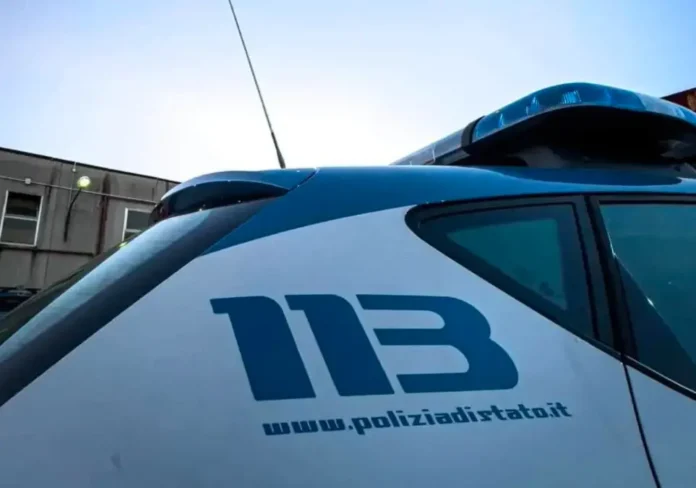 Napoli, Via Galileo Ferraris: sorpresi a rubare una catenina, tentano una folle fuga. Arrestato un 19enne e denuncia 2 minori Napoli, Via Galileo Ferraris: sorpresi a rubare una catenina, tentano una folle fuga. Arrestato un 19enne e denuncia 2 minori