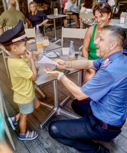 Vico Equense, bimbo si allontana dal parco giochi: ritrovato sano e salvo dai Carabinieri