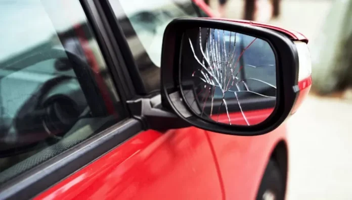 Napoli, truffe con la tecnica dello “specchietto”: tre misure cautelari. Colpita un’associazione a delinquere