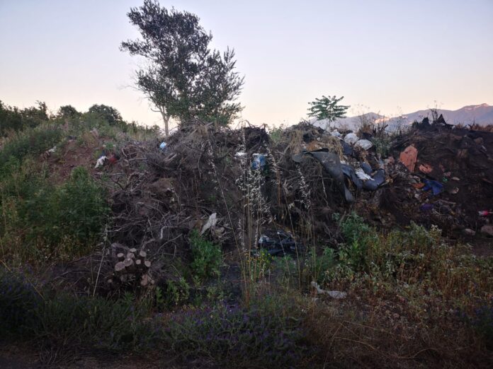 Boscoreale, scoperta discarica abusiva con rifiuti pericolosi nella masseria Rota: area posta sotto sequestro