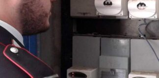 Cercola, allacci abusivi alla rete elettrica in un condominio popolare: sei denunciati. Grave rischio per la sicurezza