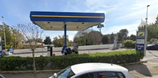 Tentata rapina a un distributore di carburante: fermati due giovani, accoltellati due benzinai