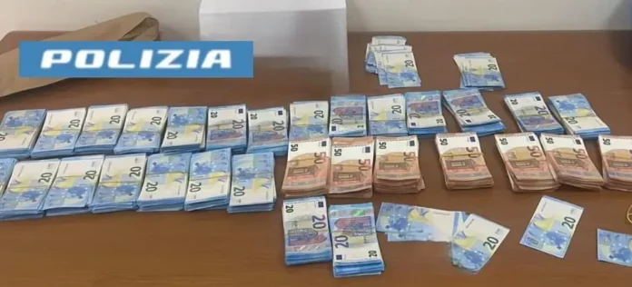 Napoli, 70enne arrestato a Piazza Nolana con oltre 80mila euro in banconote false