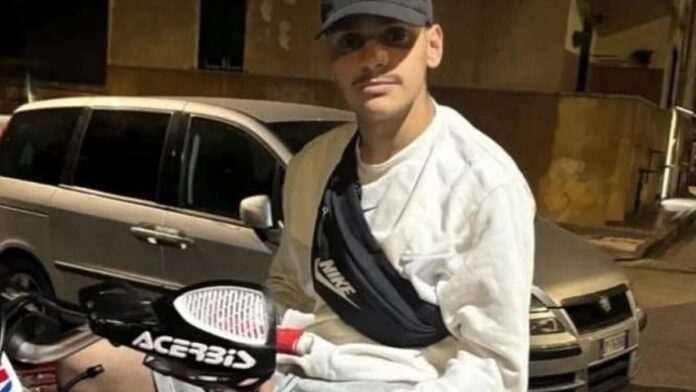 Tragedia a Varcaturo: 18enne accoltellato a morte in spiaggia, l’assassino sotto choc psichico