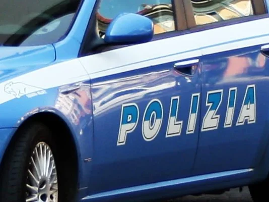 Pompei, anziana aggredita e trascinata a terra: due arresti per tentata rapina