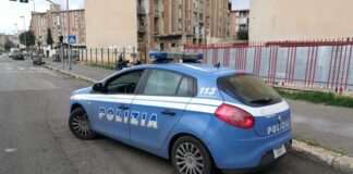 Torre Annunziata, lancia un chilo di marijuana dalla finestra per sfuggire all’arresto: preso 28enne