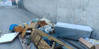 Castellammare di Stabia, Vicinanza: “Sversamento dei rifiuti, denunciate 2 persone grazie al lavoro della Polizia Municipale”