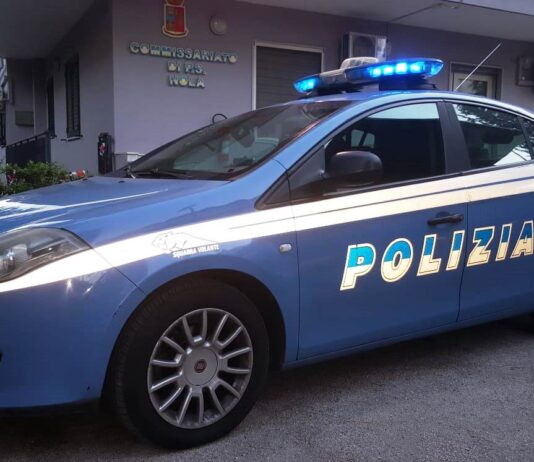 Marigliano: due auto con telaio contraffatto in vendita presso una concessionaria. Denunciato un 26enne per riciclaggio e uso di sigilli contraffatti