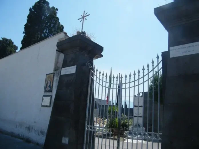 Torre Annunziata: il cimitero comunale sarà aperto anche di pomeriggio. Approvata la modifica al regolamento