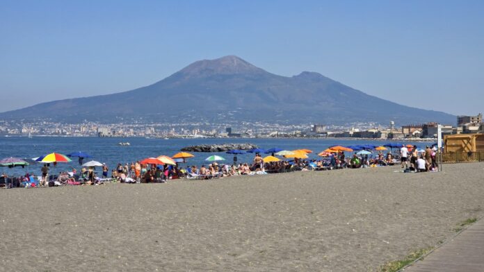 Castellammare, il sindaco Luigi Vicinanza: "Accolte le sollecitazioni della Maggioranza, ritiriamo l'accordo con i lidi"