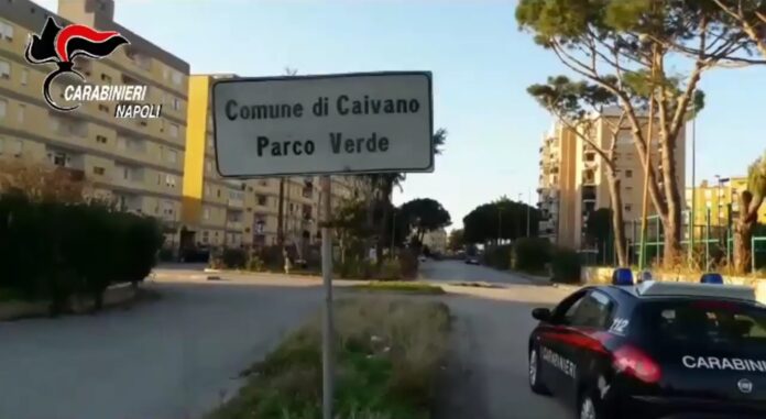 Caivano, droga seppellita in una fioriera al Parco Verde: arrestato 56enne