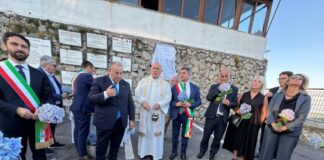 Monte Faito, targa in memoria delle vittime della funivia: i familiari tornano sul luogo della tragedia