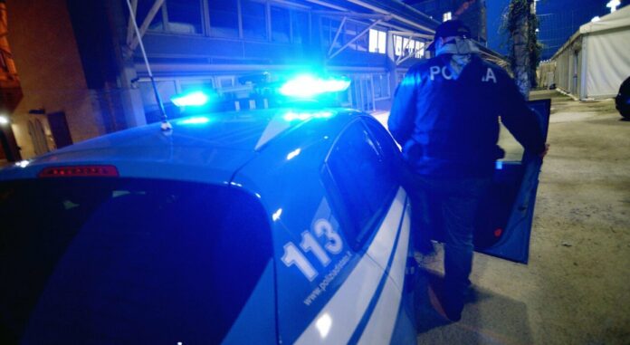 Napoli, tenta di rubare in un’auto in sosta: arrestato 44enne in via Marina
