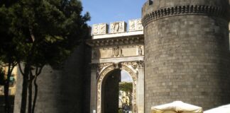 Napoli: spaccio a Porta Capuana, 22enne arrestato dopo inseguimento