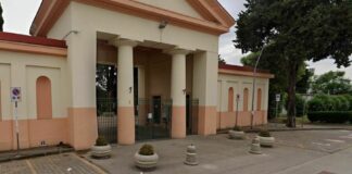 Casalnuovo, precipita nella tomba del marito: donna anziana salvata da 118 e Vigili del Fuoco