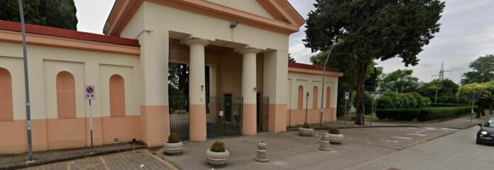 Casalnuovo, precipita nella tomba del marito: donna anziana salvata da 118 e Vigili del Fuoco