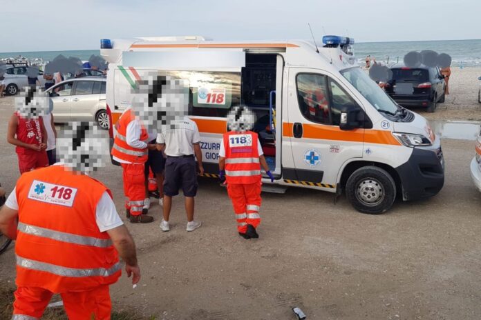 Tragedia a Pozzuoli: anziano perde la vita dopo un malore in mare