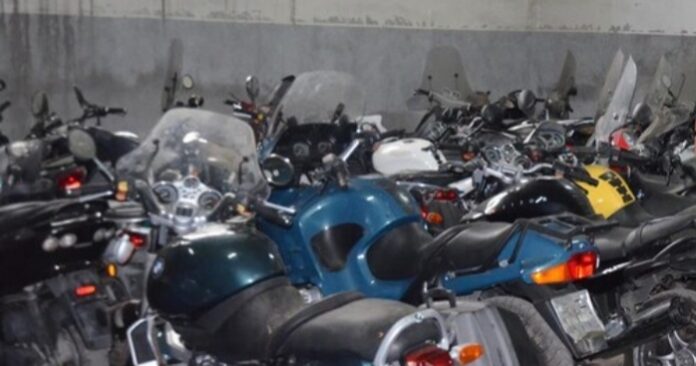 Napoli, ritrovata l'Harley di un turista Kuwaitiano: carabinieri scoprono deposito di moto rubate