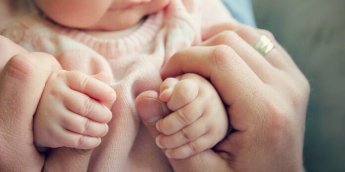 Salerno, neonata positiva alla cocaina portata via dal padre: al via le ricerche