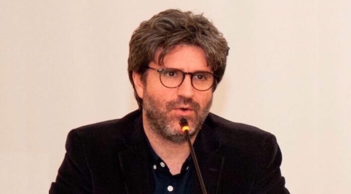 Aversa, arrestato per estorsione il giornalista Mario De Michele: aveva già finto attentati contro sé stesso