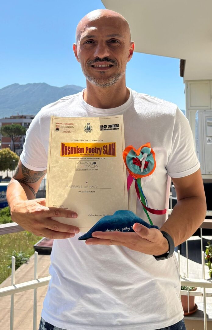 Terza edizione del “Vesuvian Poetry Slam”, vince Raffaele De Mato Terza edizione del “Vesuvian Poetry Slam”, vince Raffaele De Mato
