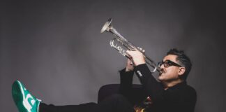 Roy Paci chiude “Amalfi in Jazz” con un concerto-evento in Piazza Duomo