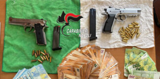 Napoli, arrestato pusher 28enne: in casa cocaina e oltre 11mila euro