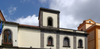 Spycam nella basilica di Sorrento, la telecamera potrebbe aver ripreso chi l'ha installata: un sospetto nel registro degli indagati