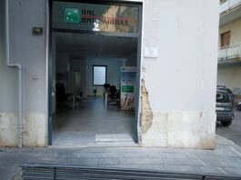 Nocera Inferiore, assalto alla BNL: ladri sradicano il bancomat con un’auto rubata