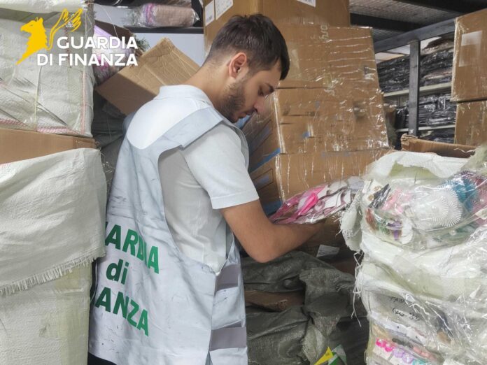 Cosmetici cancerogeni e oltre 2 milioni di articoli contraffatti: maxi sequestro tra Napoli e provincia - VIDEO -
