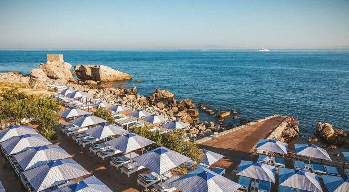 Vico Equense, sequestrata la struttura “Cava Regia”: abusi edilizi, paesaggistici e occupazione del demanio