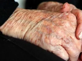 Monte di Procida, aggredisce e maltratta la madre: arrestato 52enne