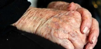 Monte di Procida, aggredisce e maltratta la madre: arrestato 52enne