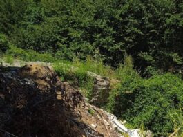 Lastre di amianto, calcinacci, vernici e altri veleni sversati abusivamente nell’area destinata alla realizzazione dei due ponti tibetani