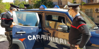 Bacoli, furto d’auto e fuga spericolata: arrestati due uomini, ferito un carabiniere