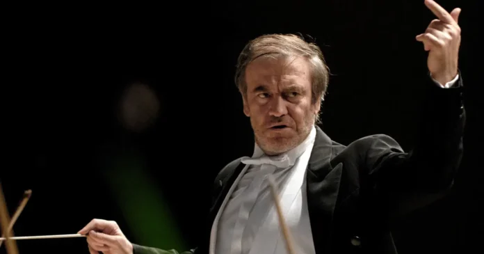 Bufera sul concerto di Valery Gergiev: la Reggia di Caserta annulla l’evento tra proteste e polemiche