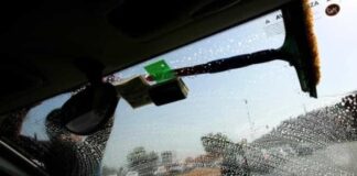 Napoli, dice "no" al lavavetri e viene aggredito: anziano colpito in via Vespucci. Arrestato un 23enne