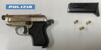 Ponticelli: destinatario di ordine di carcerazione sorpreso con un’arma. Arrestato un 22enne