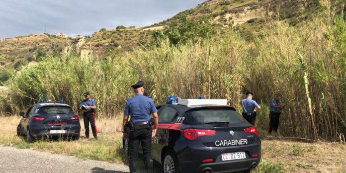 Giugliano in Campania, rapina finisce in tragedia: 17enne fermato, morto il complice durante la fuga Giugliano in Campania, rapina finisce in tragedia: 17enne fermato, morto il complice durante la fuga