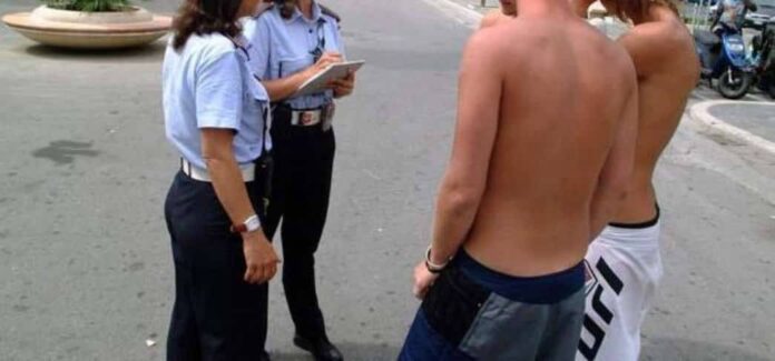Sorrento: tutela del decoro urbano, turista multato